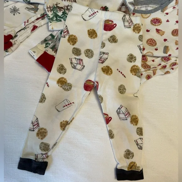 Burt’s Bees Baby | Bundle of 2-piece Holiday Pajama Sets | 18 months - Picture 15 of 16